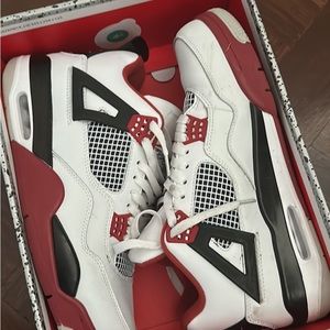 Jordan 4 retro Fire red size 11